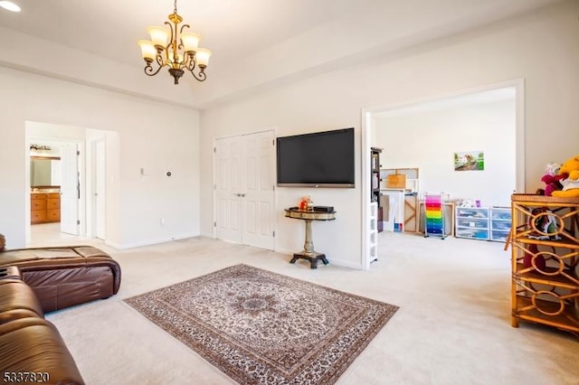 living room with a tray ceiling, a chandelier, and carpet flooring