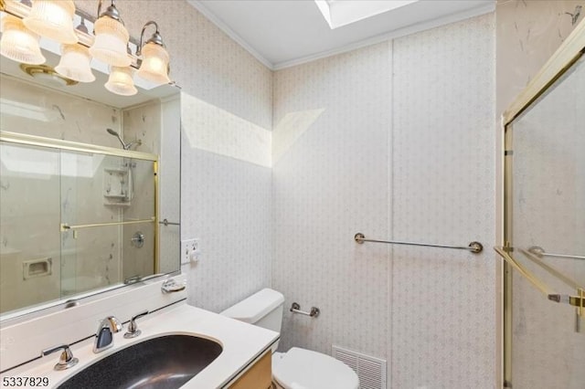 full bath with toilet, a shower stall, visible vents, and wallpapered walls