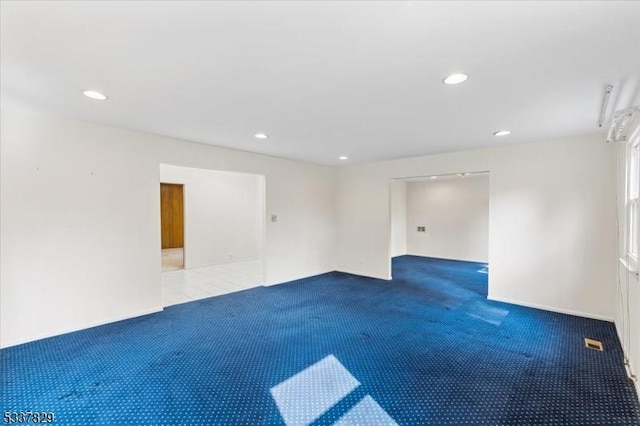 spare room featuring visible vents, carpet flooring, and recessed lighting