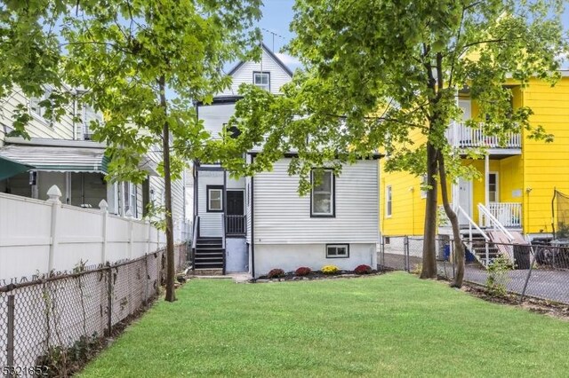 view of front of property with a front lawn