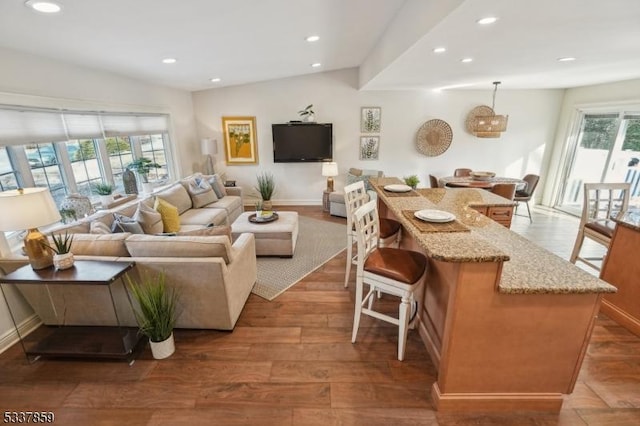 living area with dark wood-style floors, recessed lighting, lofted ceiling, and baseboards