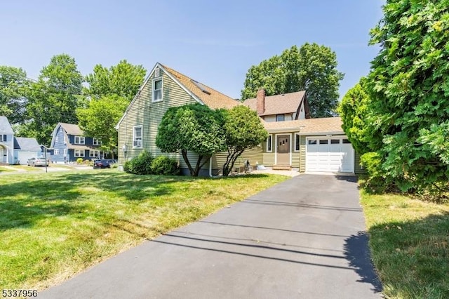 view of front facade featuring a garage and a front yard