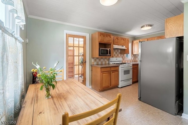 kitchen with crown molding, appliances with stainless steel finishes, and decorative backsplash