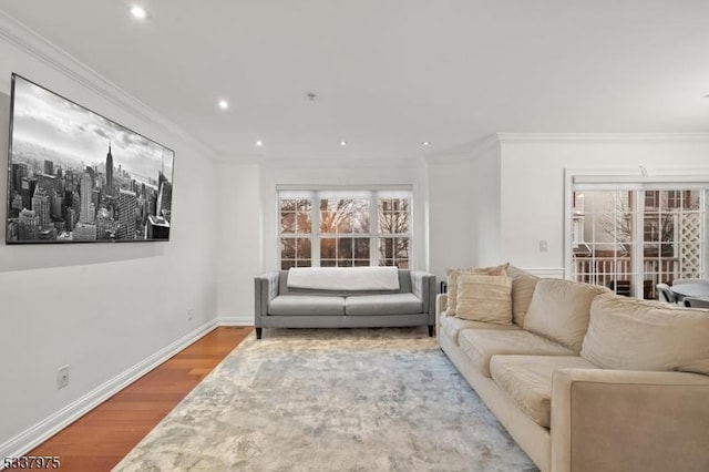 living room with crown molding, baseboards, wood finished floors, and recessed lighting