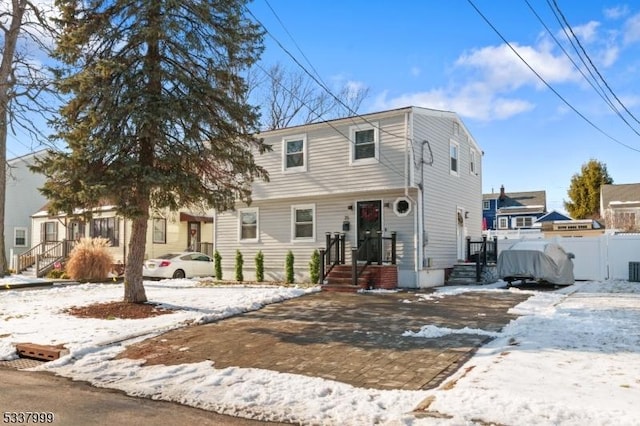 view of front of property