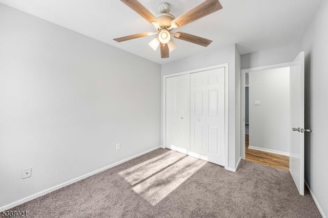 unfurnished bedroom with ceiling fan, carpet flooring, and a closet