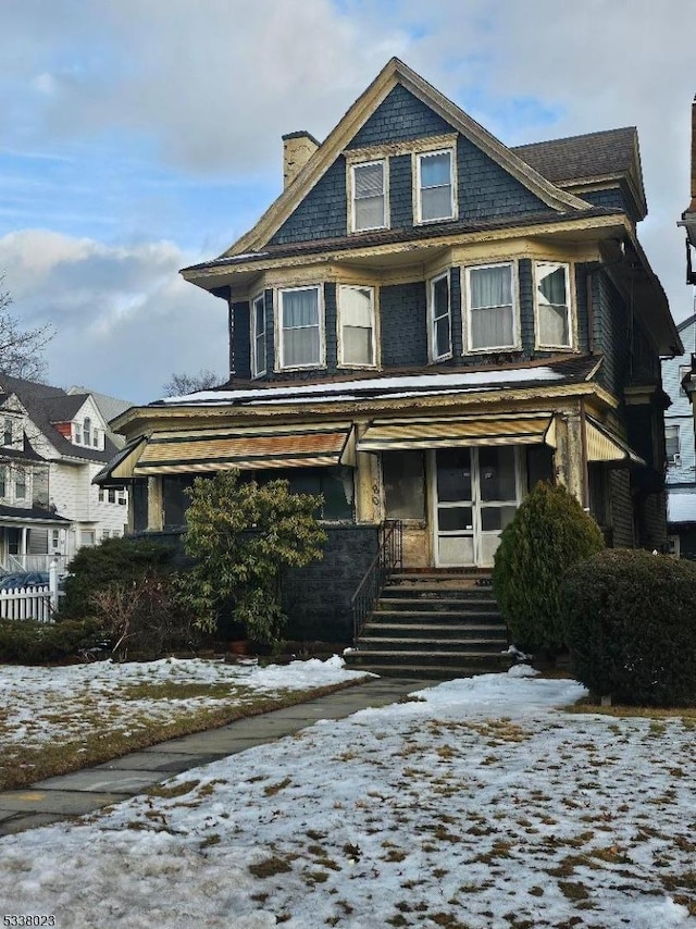 view of front facade