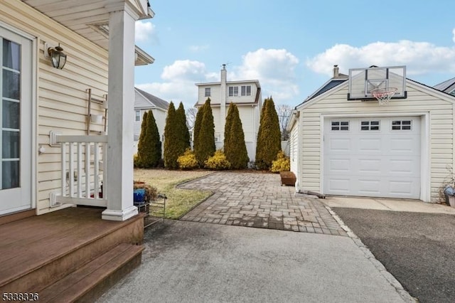 detached garage featuring aphalt driveway