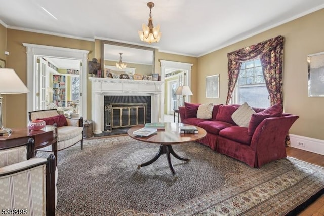 living room featuring a notable chandelier, ornamental molding, and hardwood / wood-style floors