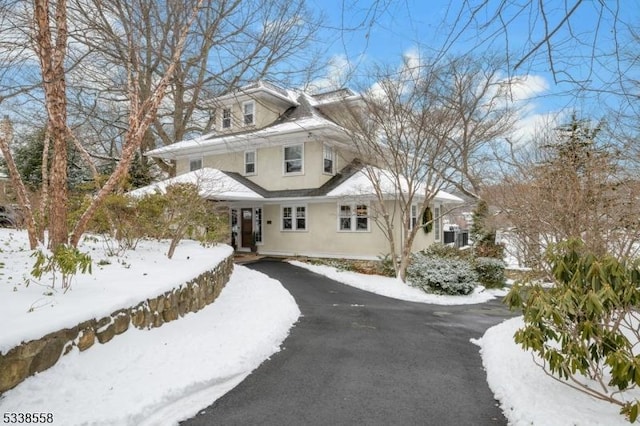 view of front facade featuring aphalt driveway and stucco siding