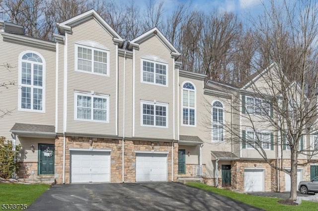 townhome / multi-family property featuring a garage