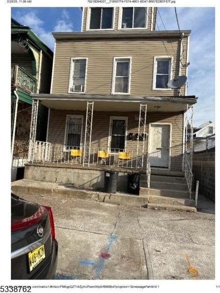 view of front of house with covered porch