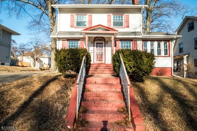 view of front of home featuring a front lawn