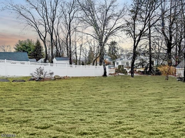 view of yard at dusk