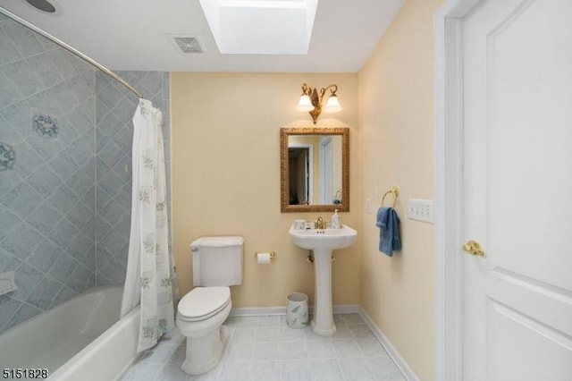 full bathroom with shower / bath combo, baseboards, visible vents, toilet, and tile patterned floors