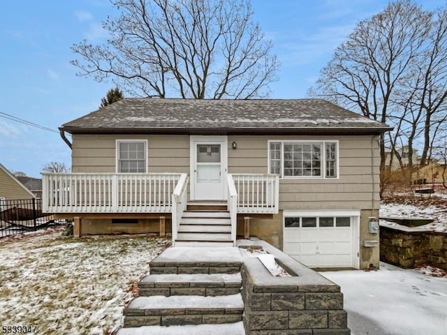 view of front facade with a garage