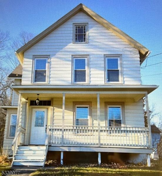 view of front of house featuring covered porch