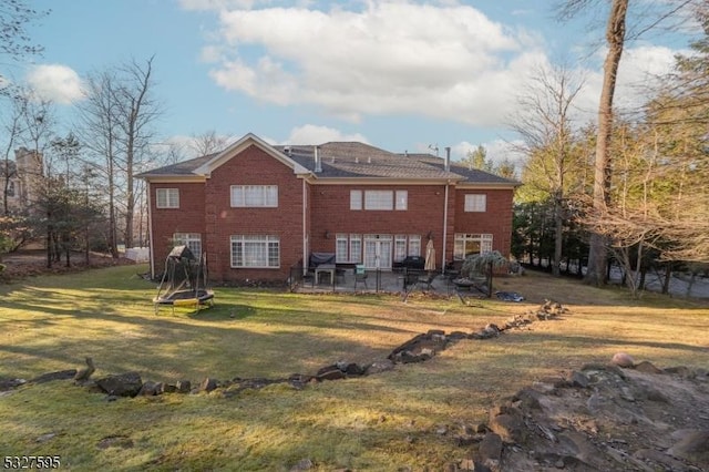 back of house featuring a lawn