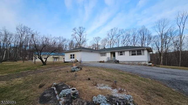 view of front of home featuring a front lawn