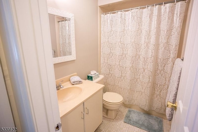 full bathroom featuring tile patterned flooring, a shower with curtain, vanity, and toilet