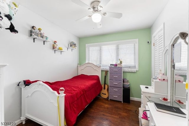 bedroom featuring dark wood-style flooring, ceiling fan, and baseboards