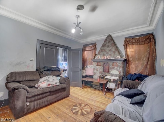 living room with crown molding and hardwood / wood-style floors