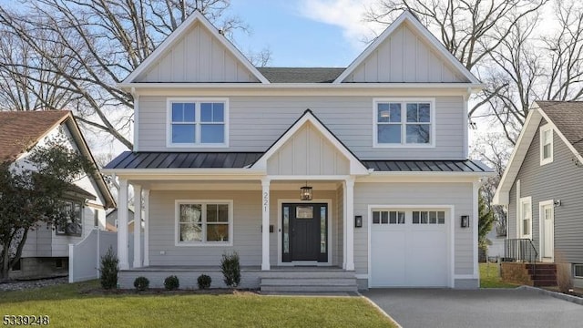 view of front of house featuring a front lawn and a garage