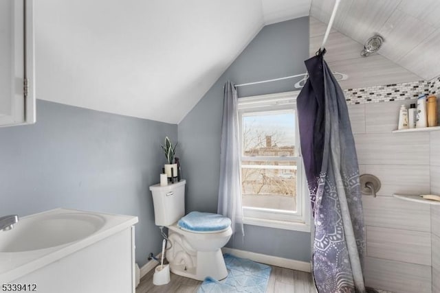 full bathroom featuring lofted ceiling, toilet, wood finished floors, baseboards, and a shower with curtain