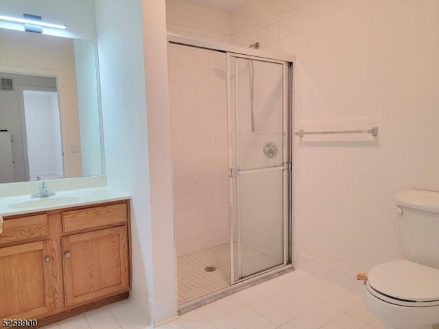 full bath featuring toilet, a shower stall, visible vents, and vanity