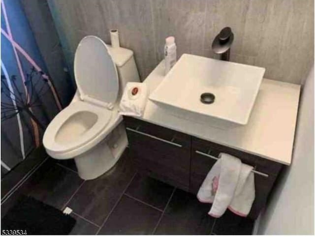 full bath featuring tile patterned flooring, a sink, and toilet