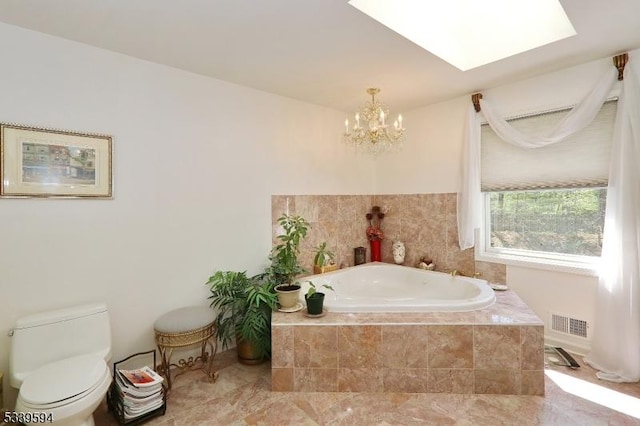 bathroom featuring a garden tub, visible vents, tile patterned flooring, toilet, and an inviting chandelier