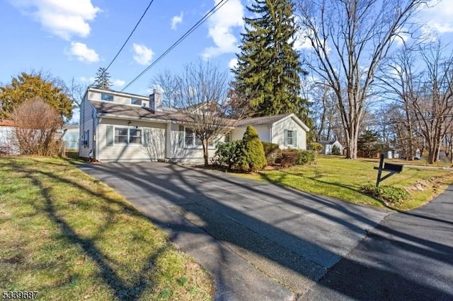 view of front of property with a front yard