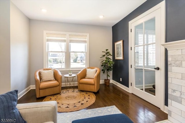 living area with hardwood / wood-style flooring, recessed lighting, baseboards, and a wealth of natural light