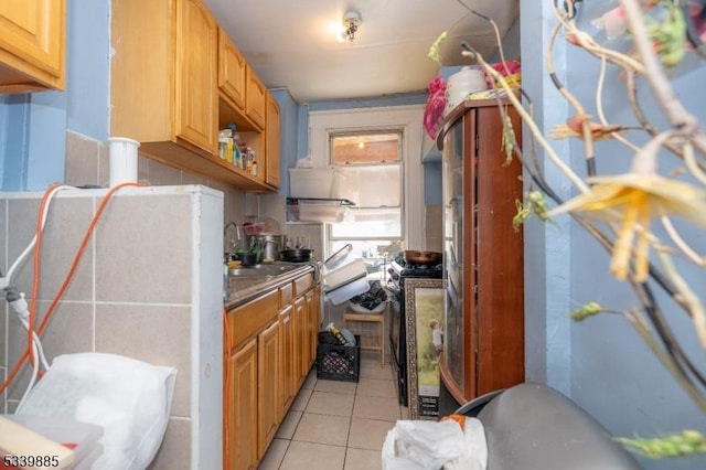 kitchen featuring light tile patterned floors