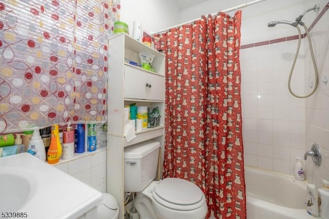 bathroom with shower / tub combo with curtain and toilet