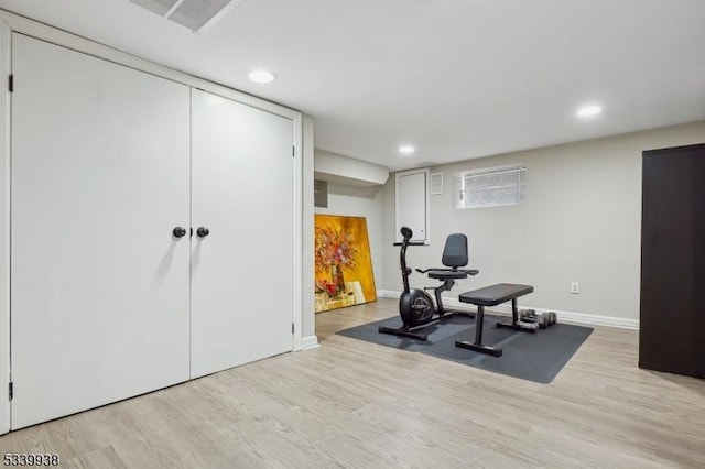 exercise area featuring light wood-style floors, visible vents, baseboards, and recessed lighting