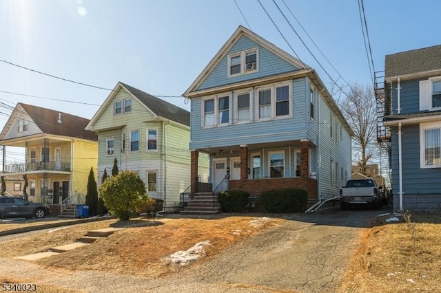 view of front of home featuring driveway