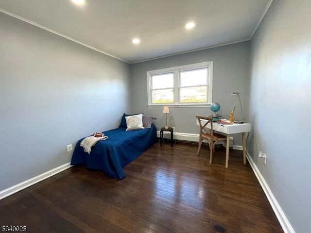 bedroom with ornamental molding, hardwood / wood-style floors, recessed lighting, and baseboards