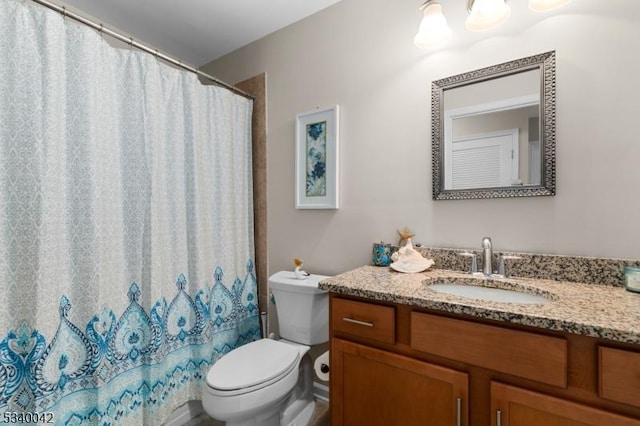 full bathroom with a shower with shower curtain, vanity, and toilet