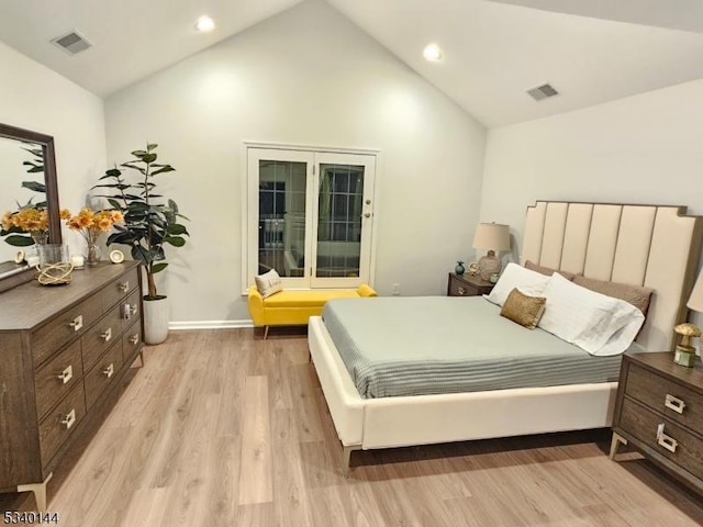 bedroom with light wood finished floors, recessed lighting, visible vents, and baseboards