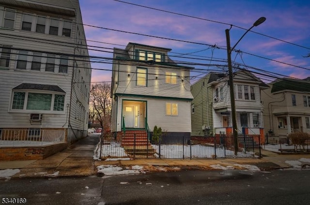 view of front of home featuring a fenced front yard