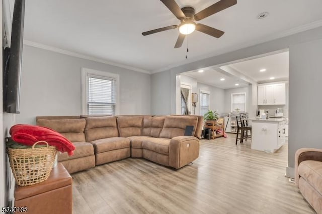 living area featuring light wood-type flooring, a ceiling fan, crown molding, and recessed lighting