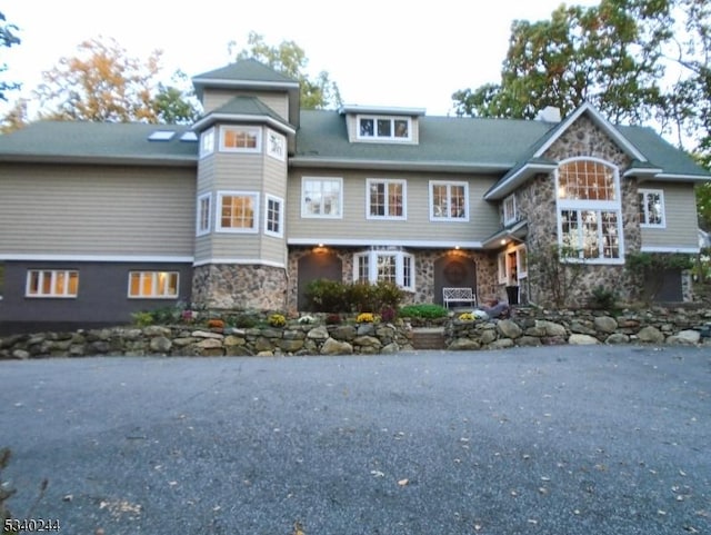 view of front of property featuring stone siding