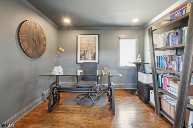 office with crown molding, recessed lighting, dark wood finished floors, and baseboards