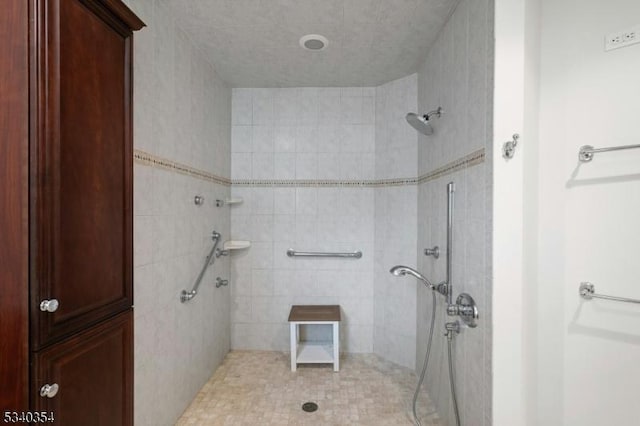 bathroom featuring a tile shower