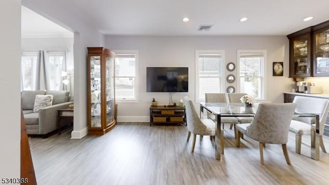 dining space featuring light wood-type flooring, baseboards, visible vents, and recessed lighting