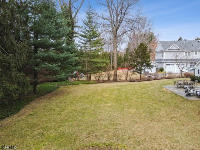 view of yard featuring a patio area