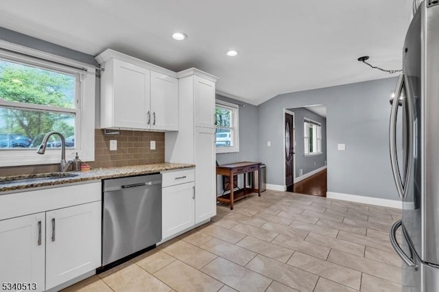 637 Bensel Dr, Mount Arlington Boro, NJ 07850 - kitchen featuring appliances with stainless steel finishes, a sink, vaulted ceiling, baseboards, and recessed lighting