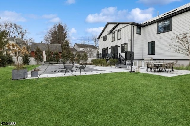 view of yard featuring a patio area