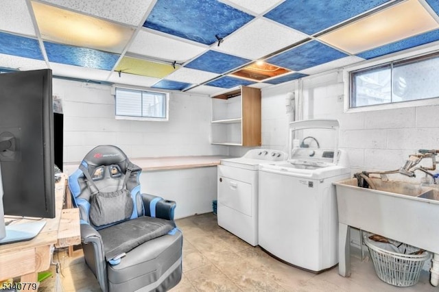 laundry area featuring laundry area, a sink, and washing machine and clothes dryer